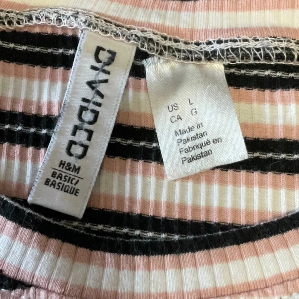 DIVIDED - Picture 6 of 9